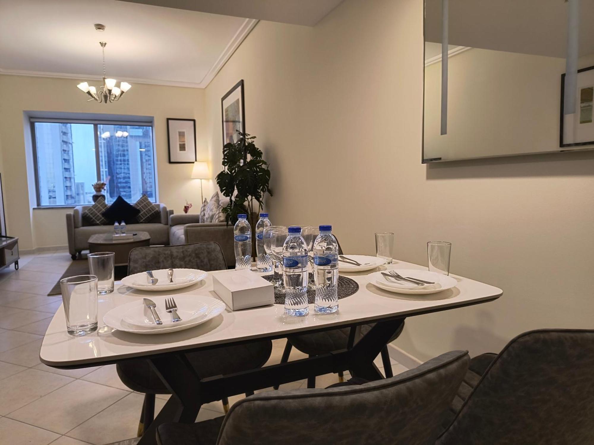 Trinity Holiday Homes - Sheikh Zayed Road Near To Financial Center Metro Station Dubaj Zewnętrze zdjęcie